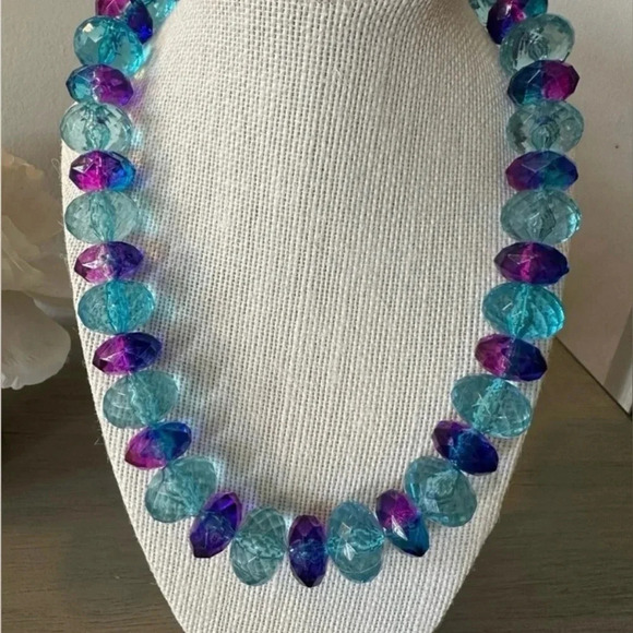 Mermaidcore Chucky Bead Necklace Blue
Purple Sparkly - Picture 2 of 4